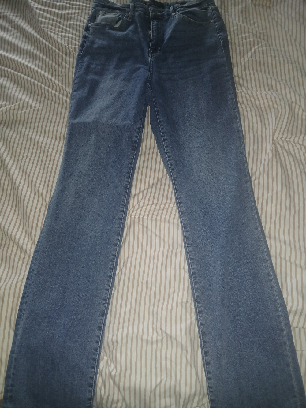 Classic Women's Blue Jeans - Comfortable Everyday Fit